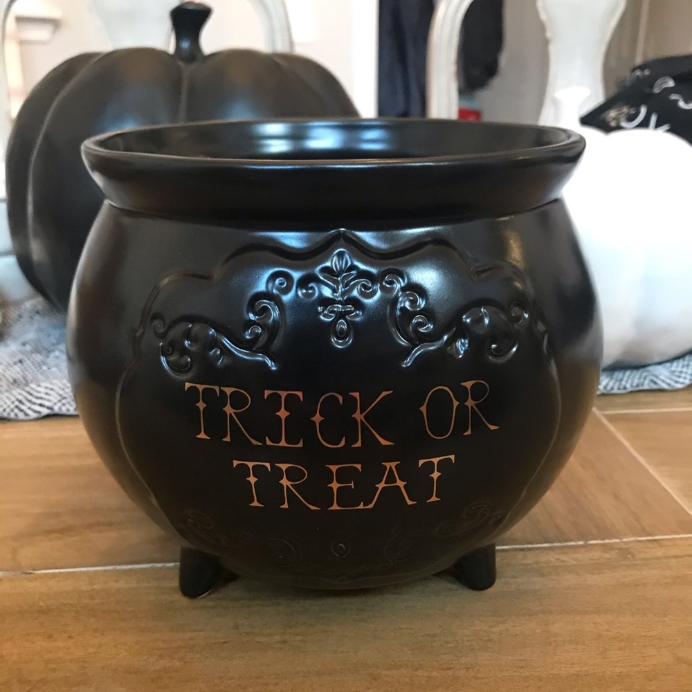 Magenta trick or treat cauldron pair with Rae Dunn